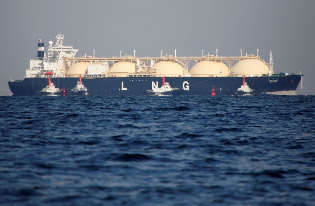 4 more ships carrying fuel arrive at Chittagong Port