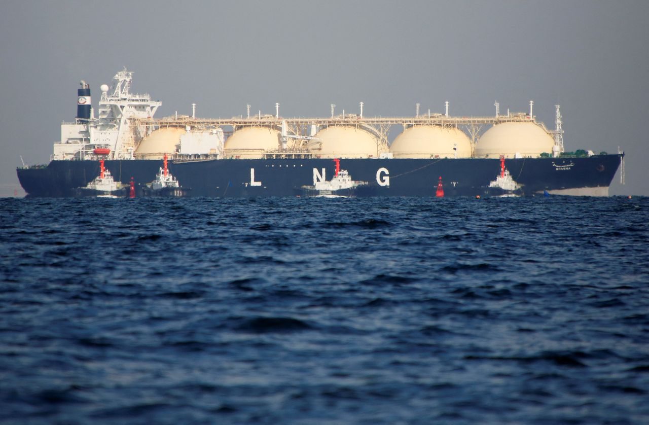4 more ships carrying fuel arrive at Chittagong Port