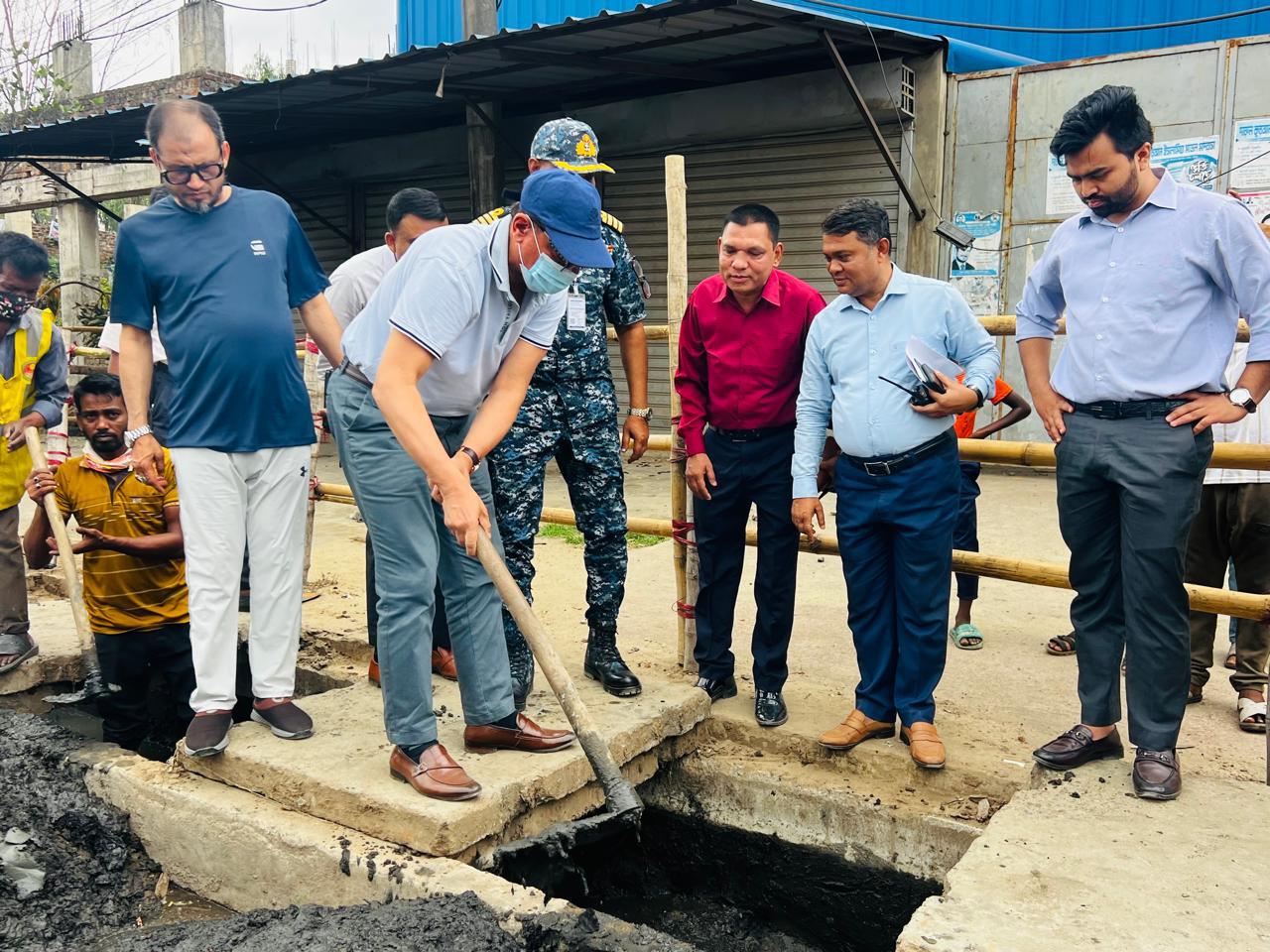 CCC Mayor Dr. Shahadat Hossain Joins Drain Cleaning in Bakalia; Launches ‘Crash Program’ to Combat Waterlogging