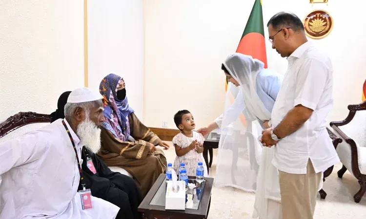 Prime Minister Meets Families of Martyred Soldiers from Hathazari Tank Firing Incident