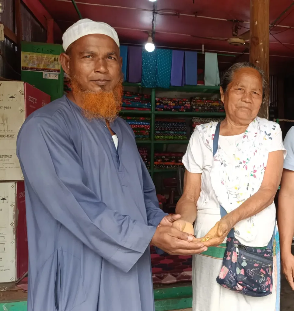 Ansar Member Returns Lost Gold Jewelry to 73-Year-Old Woman in Dighinala
